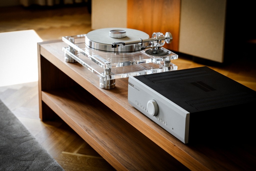 MF-M5xi-Silver-lifestyle-2